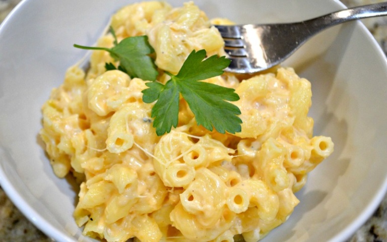 spicy gluten free macaroni and cheese