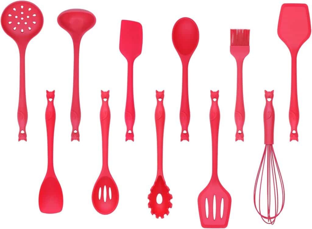 Unexpected red theory - red utensils for the kitchen.